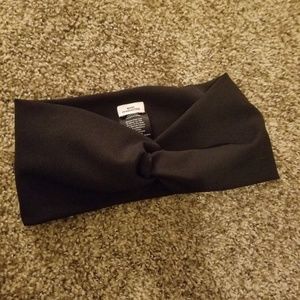 Aritzia Main Character Cameo Headband Black